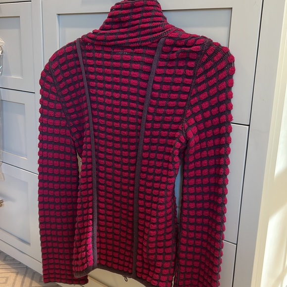 Magenta and purple zipper sweater - Picture 4 of 5